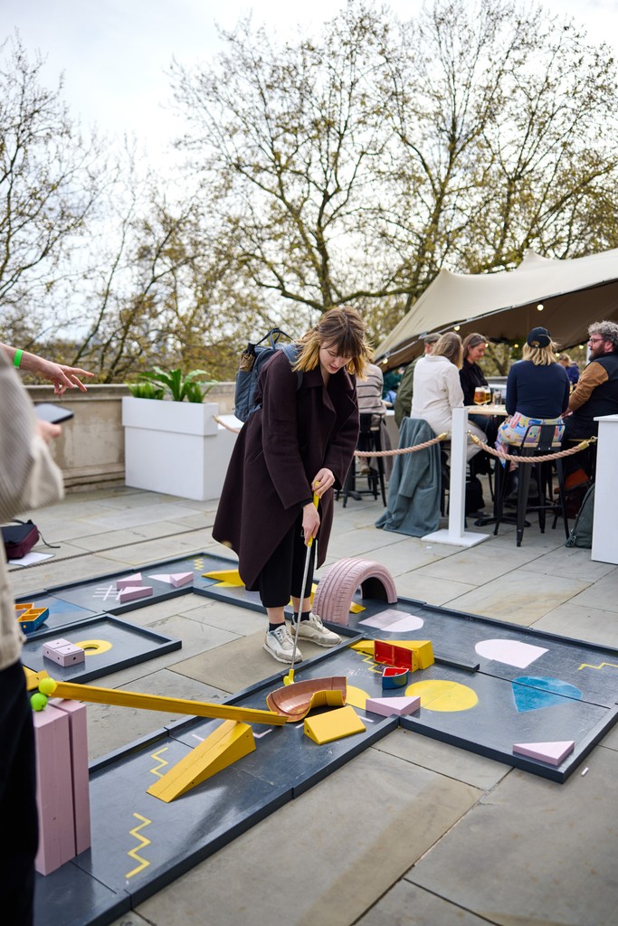 nowplaythese's tweet image. Lynn Love and Paul Gault's Game Designer was a highlight of the festival this year, bringing mini-golf to the River Terrace. Players could change the obstacles on the course AND the course itself! 

📷 benpetercatchpole

@somersethouse
@londongamesfest