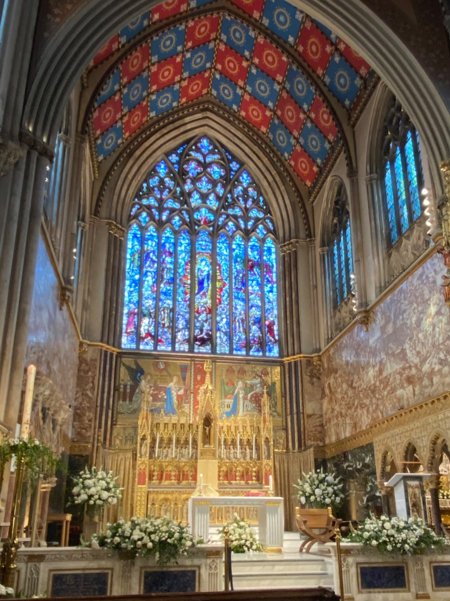 Mass of the Ascension of the Lord at @FarmStChurch in London. Lovely to see Fr Michael Holman SJ, former Provincial, looking well, preaching so thoughtfully to the early morning congregation about the message of hope at the heart of today’s feast. #AscensionDay