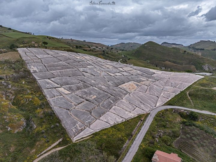 Volete vivere l’esperienza di entrare letteralmente dentro un’opera di #landart? A #Gibellina si puo'!  Scopriamo insieme il Cretto di Alberto Burri, una delle più grandi e straordinarie opere di land art del continente.
visitsicily.info/gibellina-arte…
📷Treccarichi 
#visitsicilyinfo