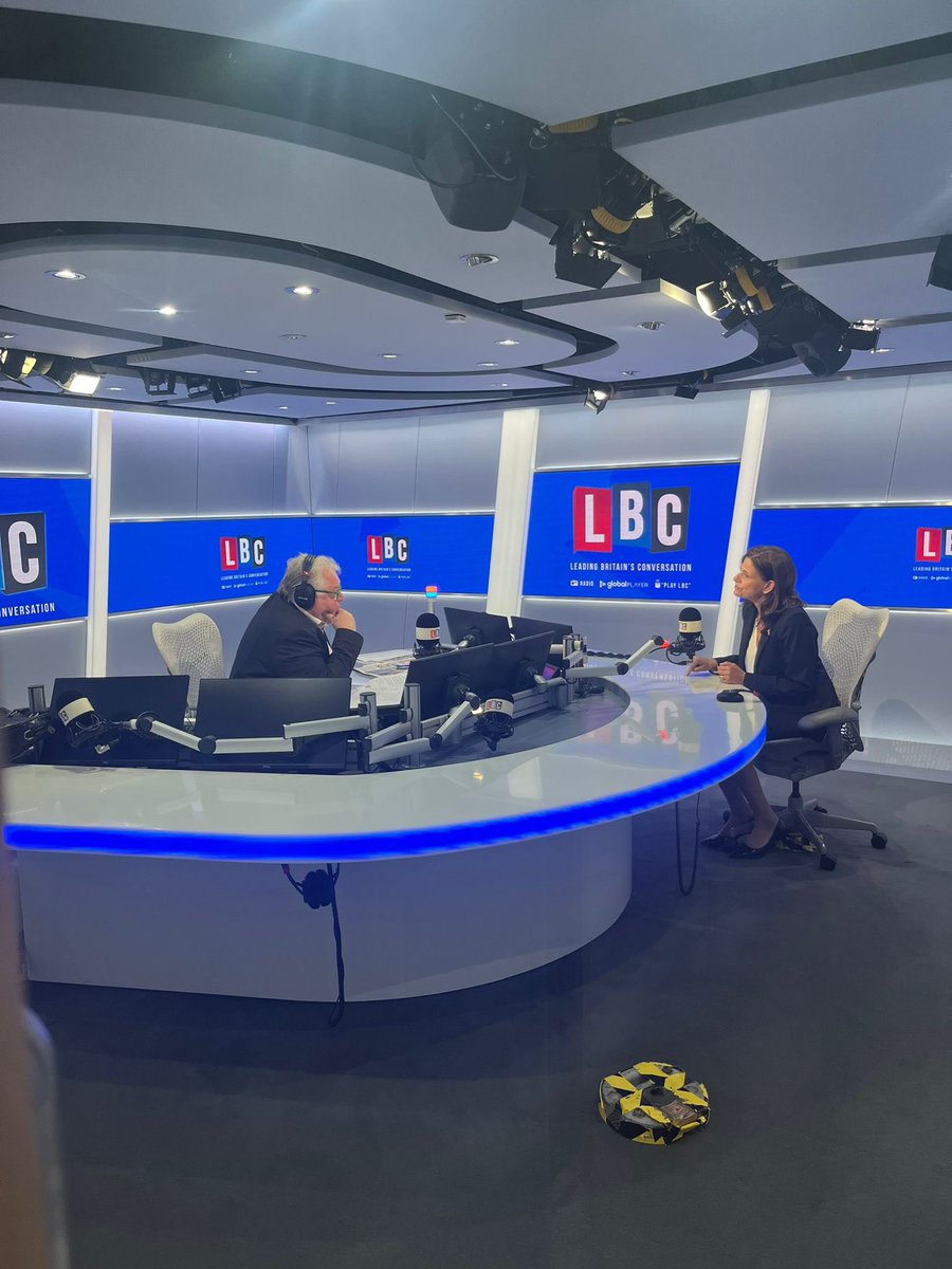 Thanks @NickFerrariLBC for having me on to discuss the tsunami of antisemitism, in universities too. Anti-Zionism is the modern strain of an ever-mutating ancient hatred - that threatens spaces & places it infects. @RishiSunak meeting w/university chancellors MUST resolve to…