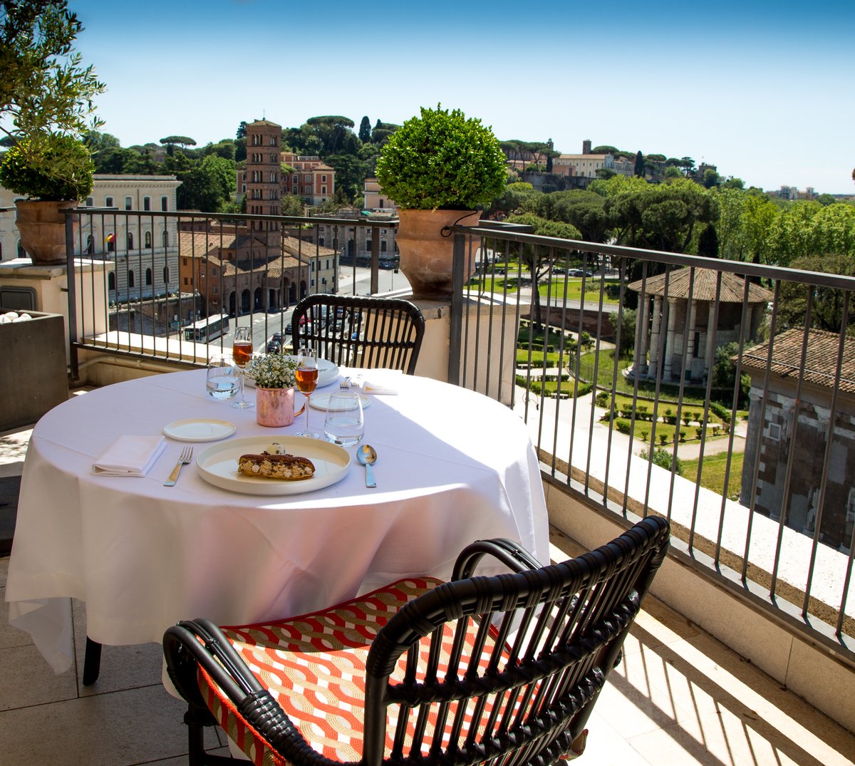 May and lunch on the rooftop. 🧡

#47boutiquehotel #rome