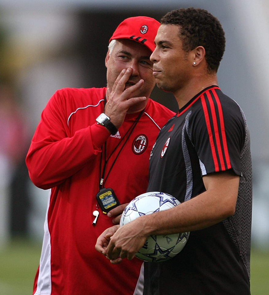 🇧🇷 Carlo Ancelotti on R9: 🗣️ 'When I was at Milan, we signed Ronaldo. He weighed 100kg and before the 1st game I told him that he couldn't play like that, that he had to lose weight. 🗣️ He said, 'If you want me to run, put me on the bench. If you want me to score, then play…