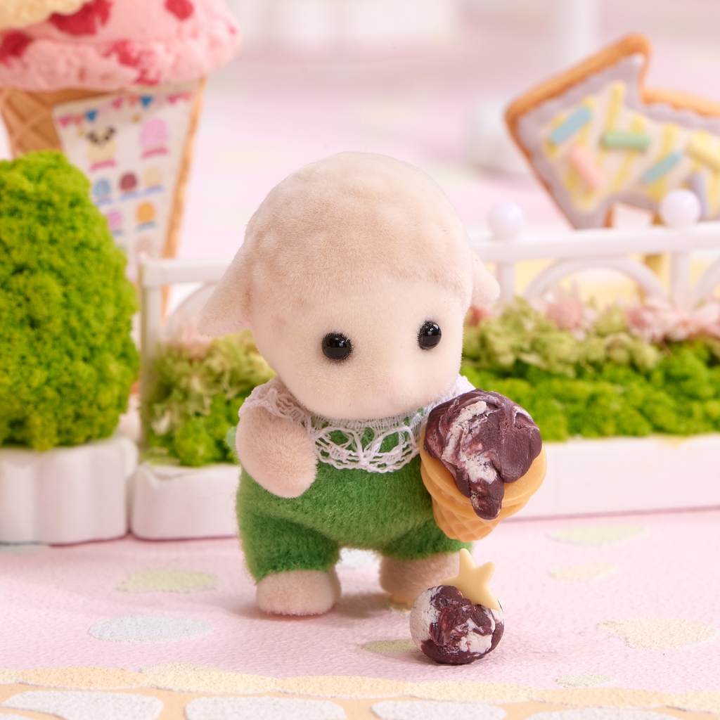 Oops-a-daisy! Emma has lost the top scoop of her ice cream. 🍦 There’s still another scoop left, so hopefully she can save that one! 🍦 Despite the little mishap, it still looks very yummy! #icecream #oops #yummy #icecreamday #sylvanianfamilies #sylvanianfamily #sylvanian