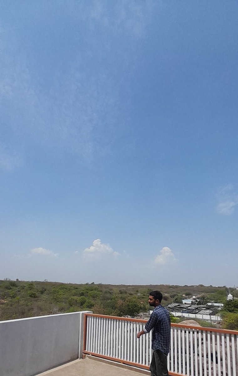 Towering clouds seen at a distance from Hyderabad. Conditions looking good for post evening scattered storms. Let's see how it pans out

Meanwhile Adilabad, Asifabad, Nirmal, Mancherial, Jagitial to get intense storms as massive chain of severe storms is coming from Chandrapur…