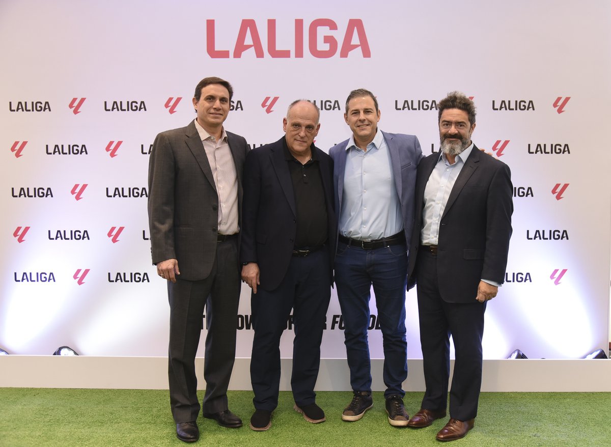 📍LALIGA in attendance at the @sportssummitof 𝕊ã𝕠 ℙ𝕒𝕦𝕝𝕠 🇧🇷 🗨️ President @Tebasjavier outlined LALIGA's fight against audiovisual piracy and racism. 🌐He also spoke about LALIGA's global brand and its expansion into the American market.