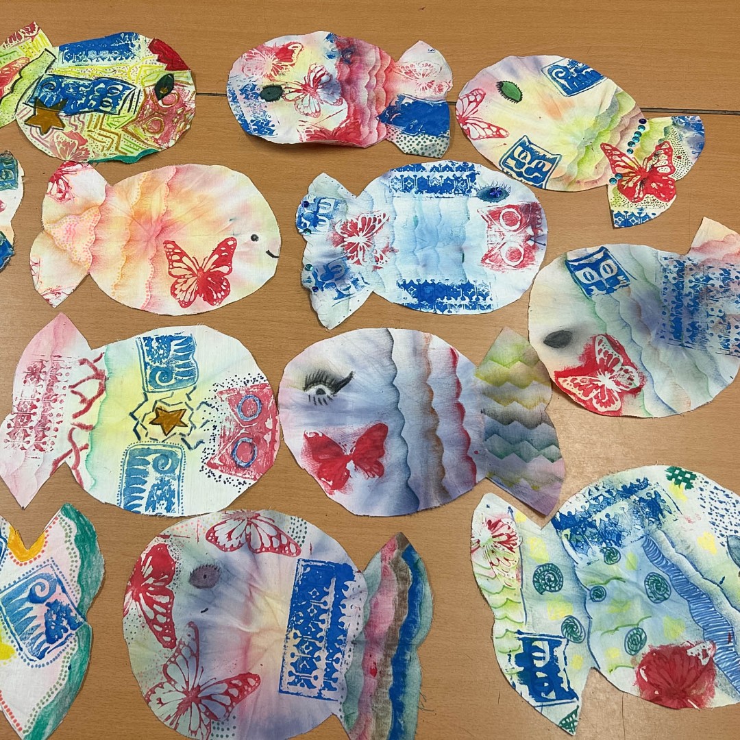 🎨🐟 Year 7 Textile students have been busy making fabric fish inspired by Hornsea’s Pottery. We can’t wait to appliqué them onto fabric. How amazing do they look!