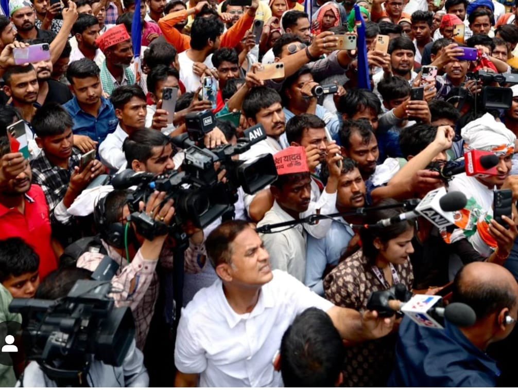 चुनाव में ग्राउंड रिपोर्टिंग के दौरान … #electioncoverage 
फ़ोटो दिल्ली के एक वरिष्ठ सहयोगी से साभार