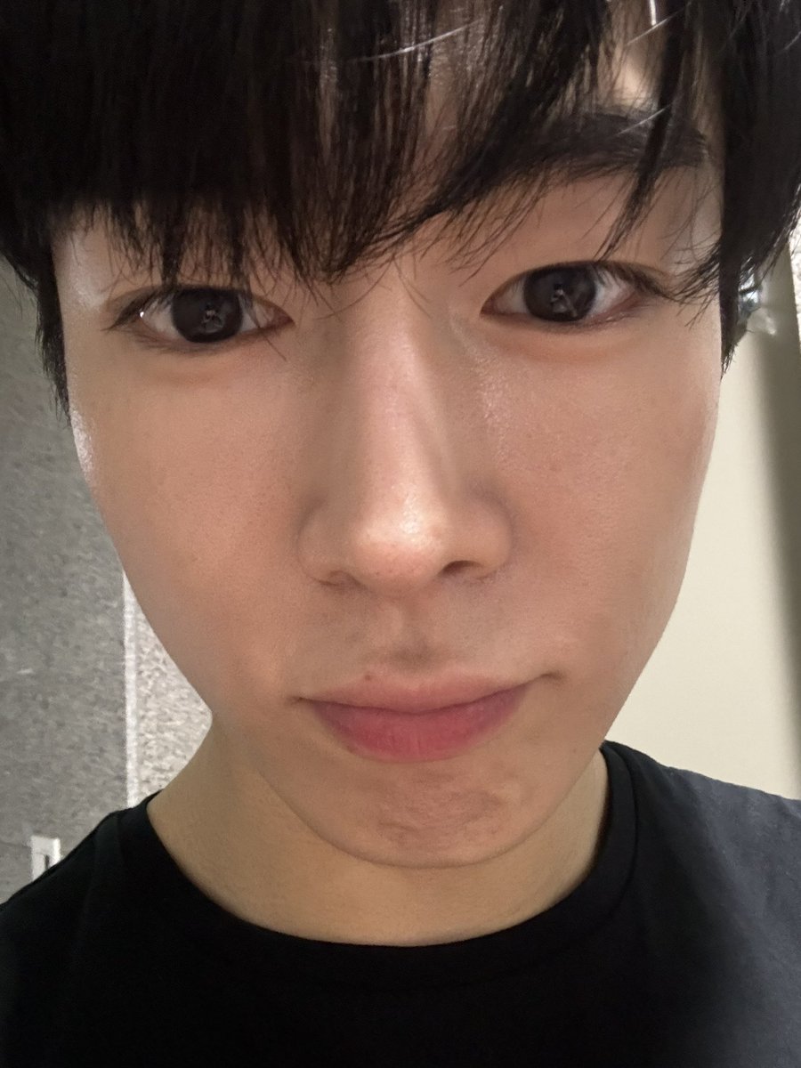 SF9official's tweet photo. 😳 https://t.co/KJI0e4m1qD