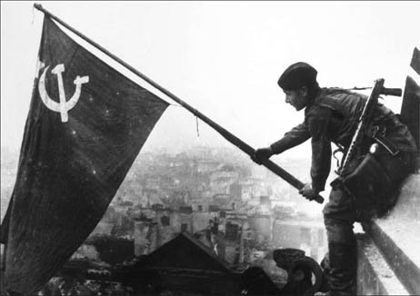 Өнөөдөр ялалтын баярын өдөр... 
яалт ч үгүй хүн төрөлхтний түүхэн дэх хамгийн агуу ялалтын түүхэн өдөр.