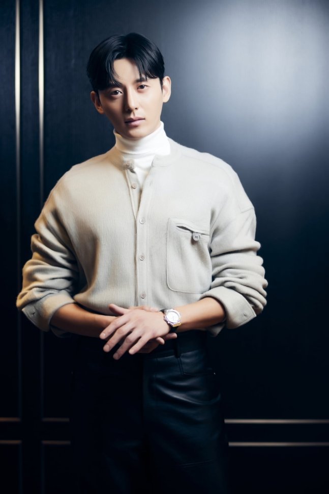 Aktor Lee Jihoon menjadi ambassador Kota Namyangju m.entertain.naver.com/now/article/31…