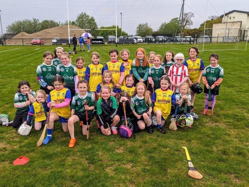 Well done to our U8 camogs who played matches against @ClgBeart yesterday evening. Maith sibh a chailíní 👏💚🖤