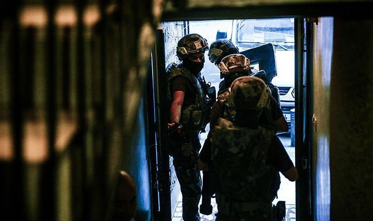 🔗 Ayazlar suç örgütü çökertildi! İçişleri Bakanı Ali Yerlikaya: Antalya merkezli 2 ilde düzenlenen “MAHZEN-41” operasyonlarında elebaşılığını Umut Ayaz’ın yaptığı 'Ayazlar' olarak bilinen Organize Suç Örgütü çökertildi. Operasyonlarda elebaşının da içerisinde bulunduğu…