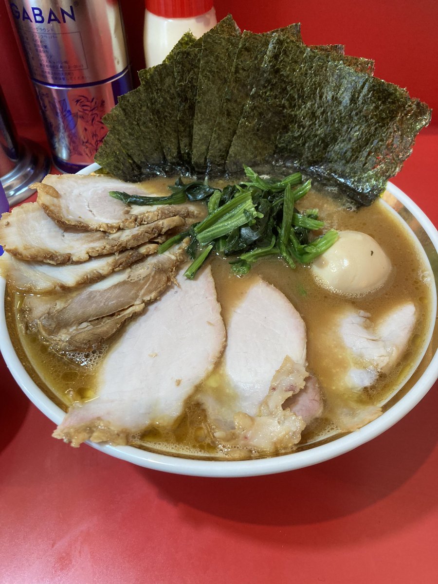 裏野中家　西川口🍜

のり玉ラーメン中
➕燻製🍖✖️1➕煮豚🍖✖️1
➕ライス

2週間ぶりの裏野中家さん🤭
鶏の甘み＆トロみが効いた
バランス型のスープが👍
濃度＆粘度も自分の好みで😆

燻製モモ🍖＆煮豚バラ🍖も👍
🍚も2杯😁
締めは煮干し酢投入で
スープを完飲🤭

今日もバリウマ👍
ご馳走様でした😋