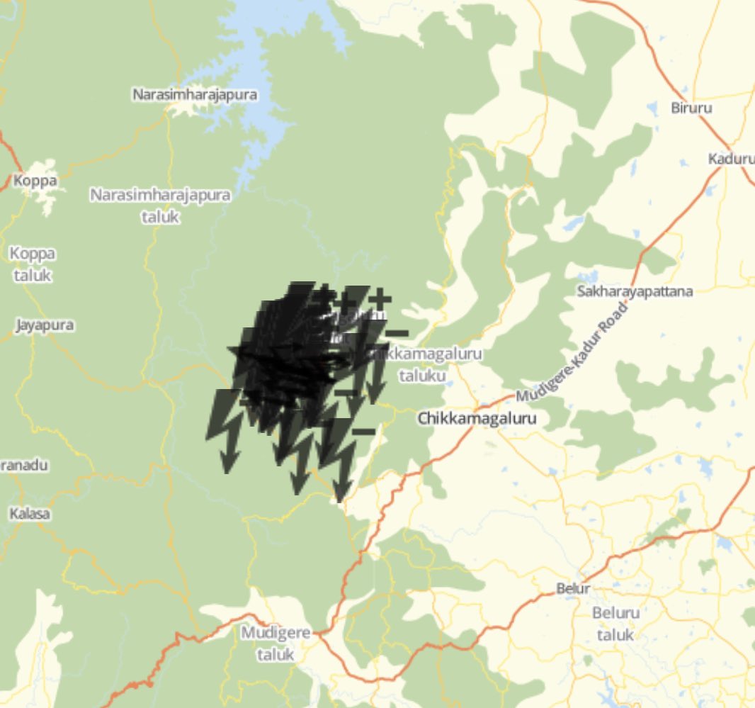 Storm in Chikkamagaluru is more intense now & intense lightning activity seen near Kadavanthi area ⚡️⚡️⛈️ #KarnatakaRains