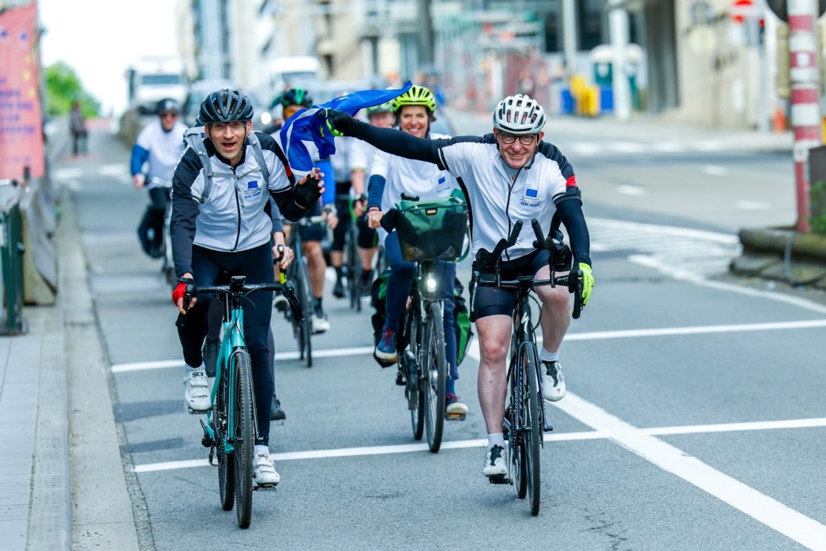 The true embodiment of the European spirit My friend and colleague @BrunoChoix arriving in Brussels after having cycled 530 Kms from Caen to raise awareness about the European elections but also about the importance of #Europe