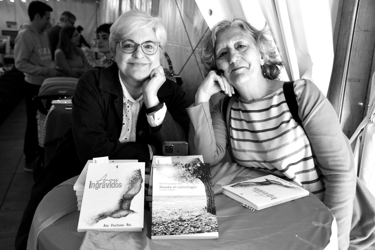 Nuestra autora Ana Fructuoso ha estado firmando ejemplares de su obra 'Amores Ingrávidos' 💓🕊 , en la Feria del Libro de Santomera (Murcia). ¡Aquí dejamos una imagen de su evento! 📖📸 Descubre más: 👇👇👇👇👇👇👇👇 bit.ly/3PAQhhW