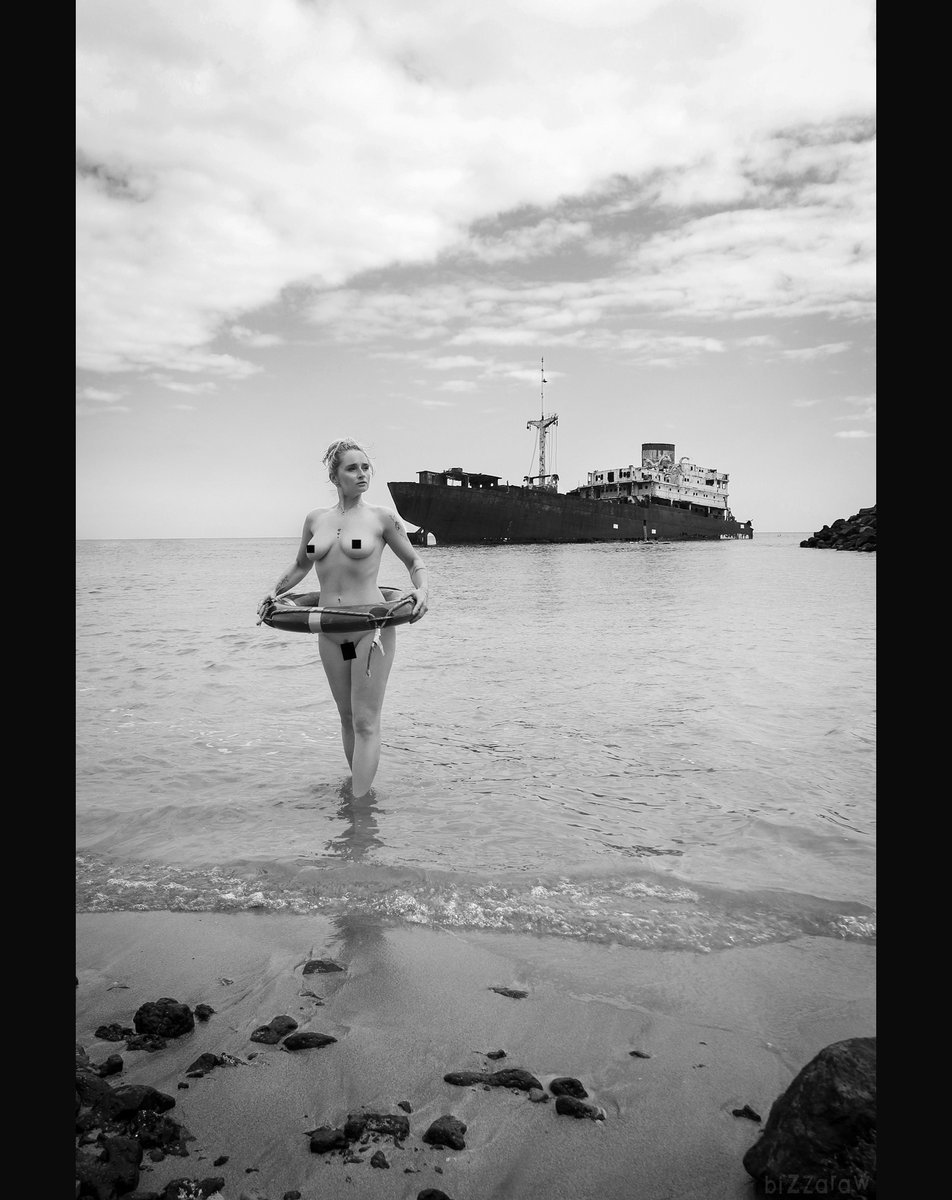 Bizzaraw's tweet photo. - castaway https://t.co/TcCUY6i4EN