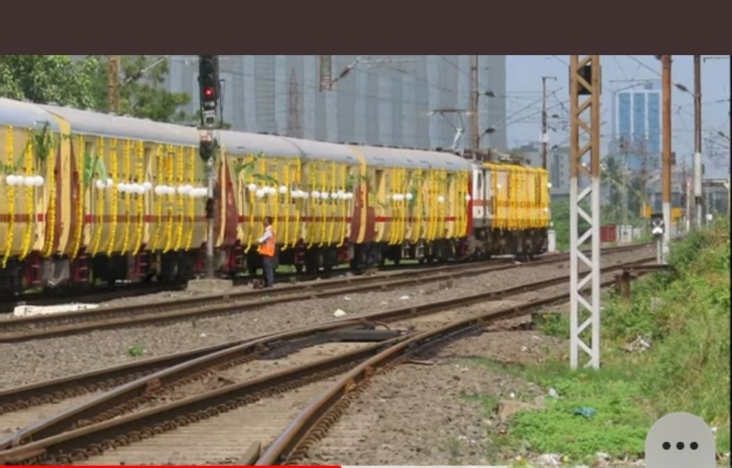 @raosahebdanve 

Manmad.   Se.   Surat Gujarat 

New train Shuru kijiye 

Manmad.   Nashik Road 

Igatpuri.       Kalyan

Vasai Road.   Surat Gujarat 

Manmad Nashik hokar Sidhi line Jaati Hai

Yah Rukh se koi train Nahin Jaati Hai

Manmad.  To.  Surat 

New train Shuru kijiye