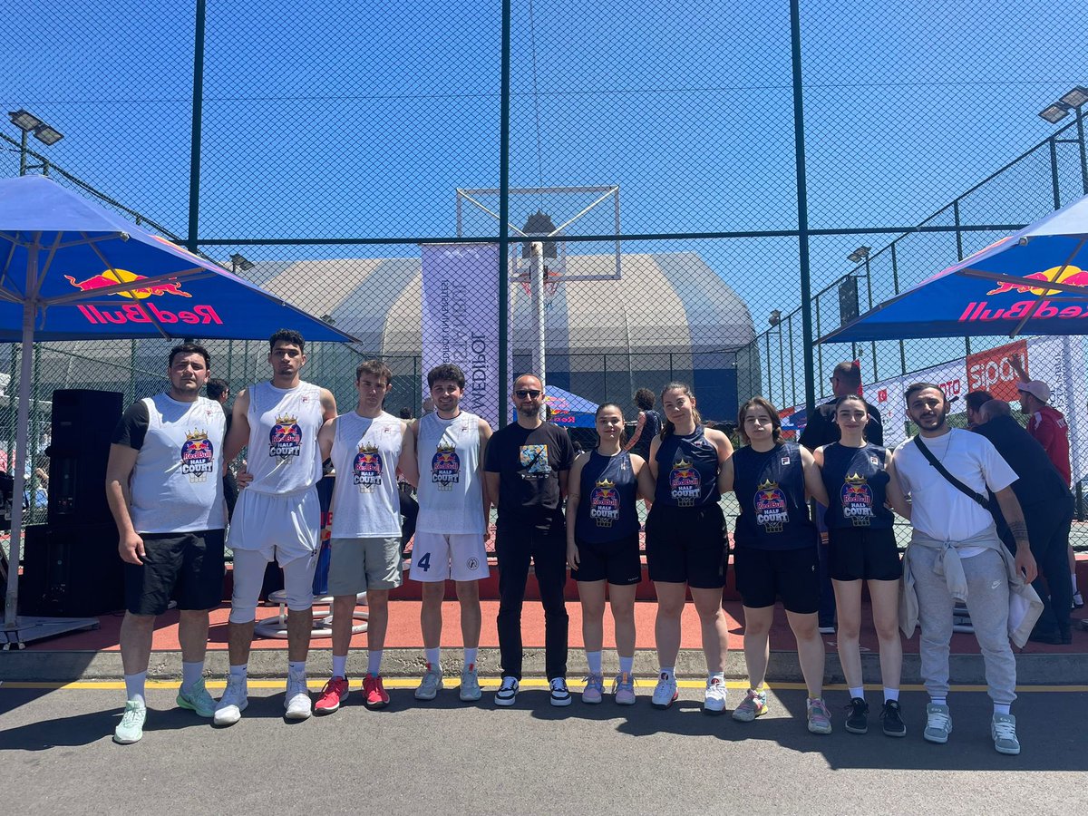 🏆 6-8 Mayıs 2024 tarihleri arasında Türkiye Üniversite Sporları Federasyonu tarafından düzenlenen Unilig Red Bull 3x3 Basketbol Müsabakaları’nda grubunu birincilikle tamamlayan Kadın Basketbol Takımızı kutluyoruz. 🏀⛹‍👏