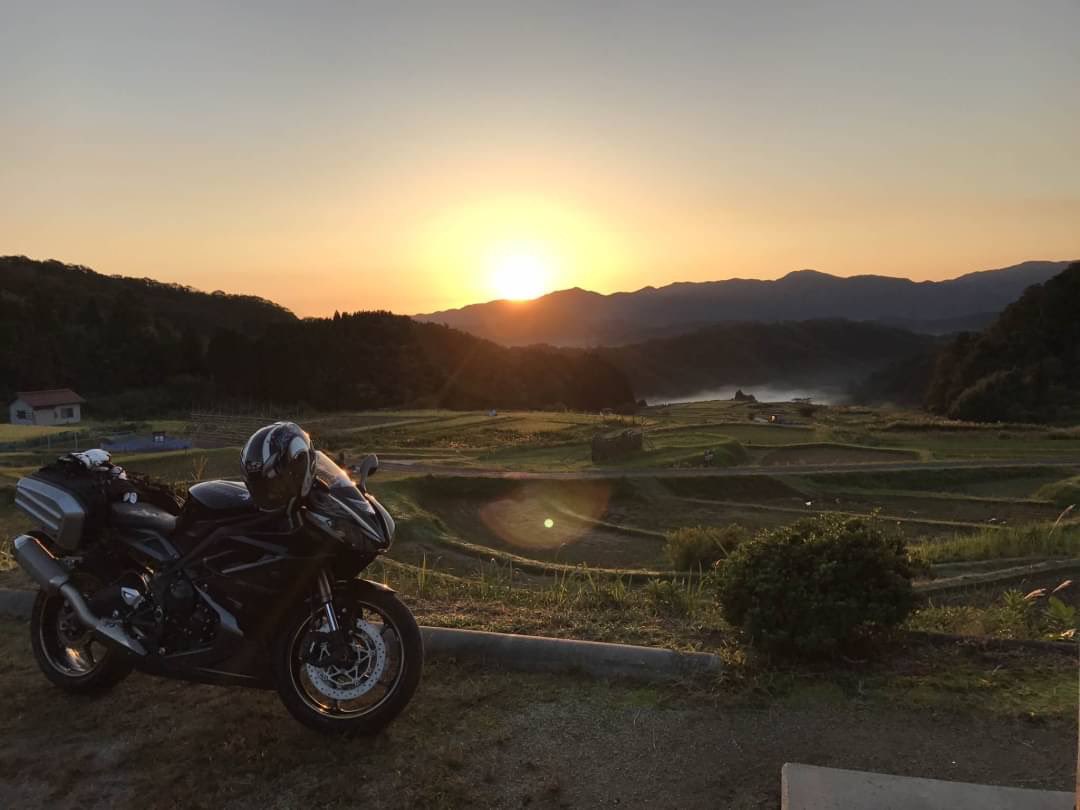 名前:yam 
性別:アラサー💁‍♀️
住み:島根→三重
身長:165
愛車:①デイトナ675②セロー
好き:猫/スイーツ/絶景/グルメ
弱点:腰/暑さ
自己紹介:通訳者に向け手話勉強中🤟美味い物と絶景求めてツーリング、サーキット、練習会、キャンツー、林道等🏍️浅く広く楽しんでます。
 #バイク乗りとして軽く自己紹介