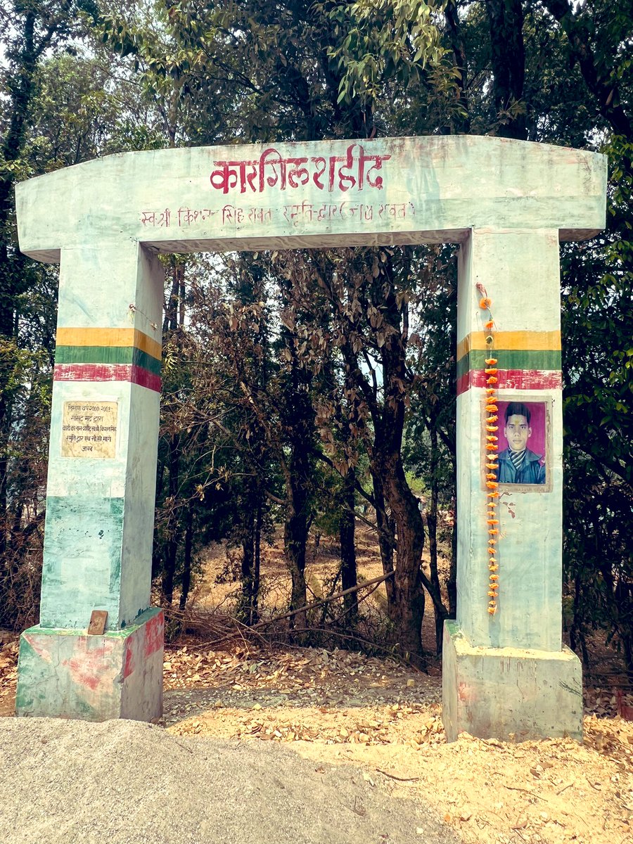 When traveling in Devbhoomi #Uttarakhand and you see this, Then stop, Salute the Soldier who protected us & then travel ahead.Homage to an #UnsungHero of #IndianArmy LANCE NAIK KISHEN SINGH RAWAT So many young became immortal during #KargilWar, so little known. #KnowYourHeroes