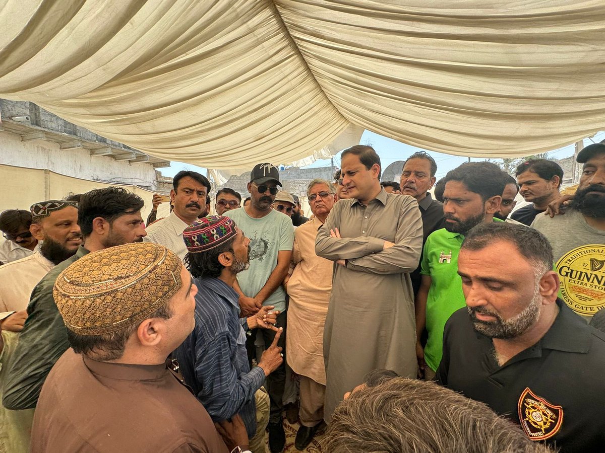 Happy to have laid the foundation stone along with PPP office bearers for start of work on rehabilitation of roads in the area of Sector 51A of Korangi at a cost of Rs 100 million. Around 260,000 sq ft of roads will be rehabilitated by KMC #KarachiWorks