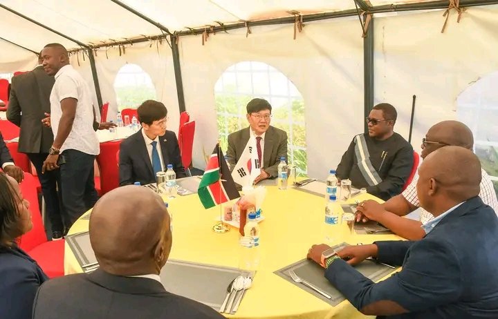 South Korean Ambassador to Kenya H.E Yeo Sung-Jun is in Bungoma  County where he will preside over the commissioning of the KOICA II water project in Chepyuk, Mt.Elgon
He has been received  this morning  at Bungoma Governor @SpeakerKLusaka's residence in Kamukuywa 
#Khendonews