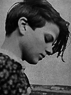 In Gedenken an die mutige Sophie Scholl. ♥️🖤

*09.05.1921 ✝️ 22.02.1943

'Das Gesetz ändert sich, das Gewissen nicht.'

#SophieScholl ♥️🖤