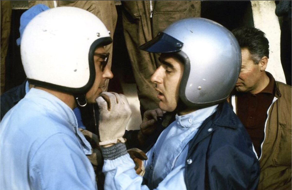Jean Guichet 🇫🇷 à gauche avec Lorenzo Bandini 🇮🇹 A 96 ans le pilote français est le doyen des vainqueurs au Mans 1er 🏆des 24H du Mans en 1964 avec Nino Vaccarella sur la Ferrari 275 P n°20 Bandini lui a remporté les 24H du Mans en 1963 avec Scarfiotti sur la Ferrari 250P n°21