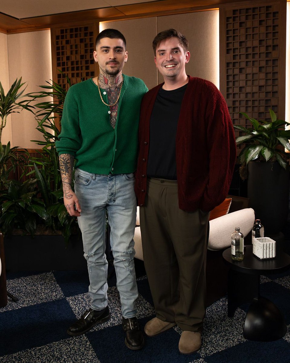 📸 | Zayn with Zach for the Zach Sang show .