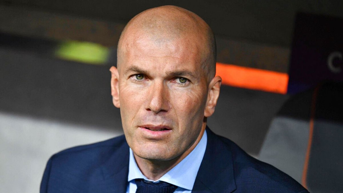 Zinedine Zidane preferiria dirigir al Manchester United por encima del Bayern Munchen. [Sky]