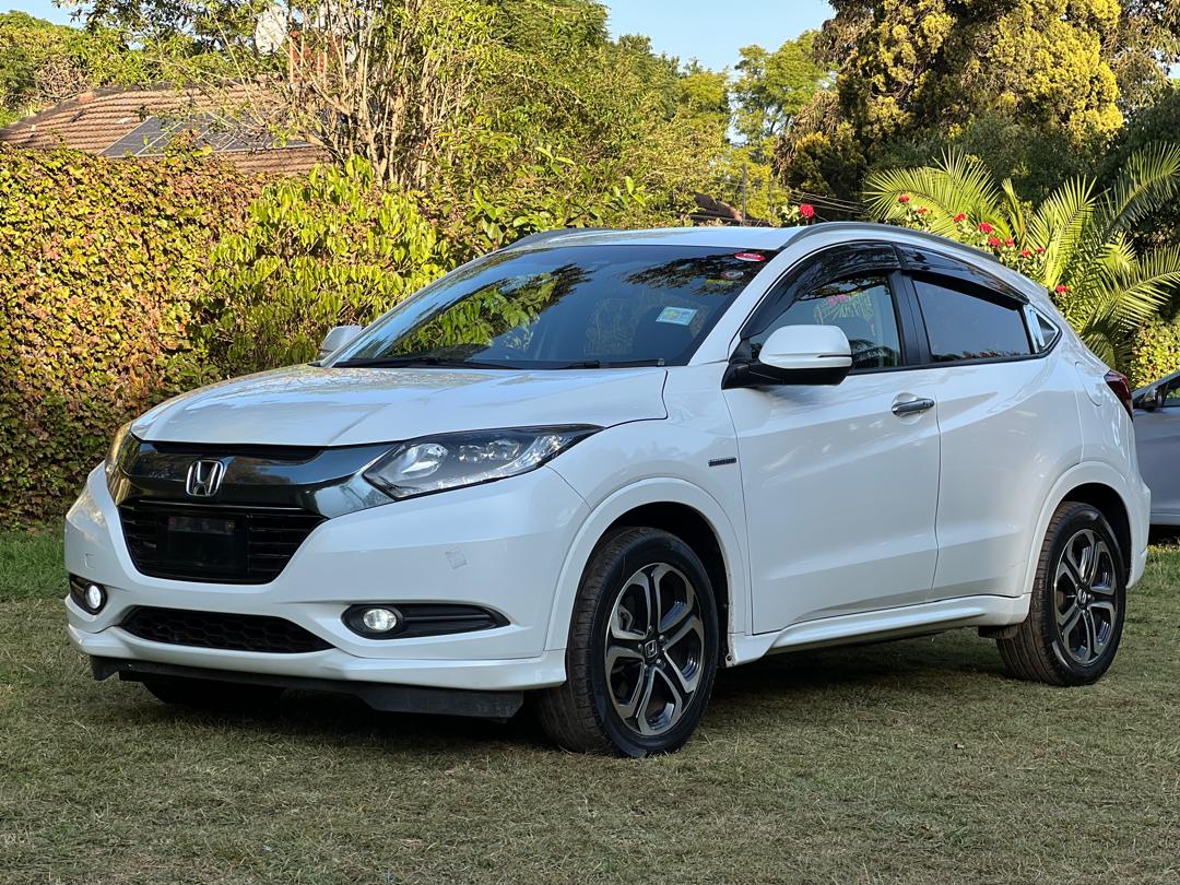 Honda Vezel Hybrid 
Z Package ndiyo Madrid yeVezel iyi
Color Pearl White 
Mileage 72k
Year 2015
Price $16000.00