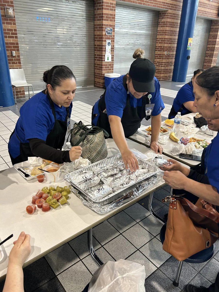 BryanHS_PTSO's tweet photo. After the cafeteria staff provided donuts to all BHS staff, PTSO surprised the cafeteria staff with breakfast tacos, courtesy of a donation by Jesse's Taqueria & Bakery! #TeacherAppreciationWeek2024 #BryanHighSchool @BryanISD @LaneBuban https://t.co/YQjLHEXsfe