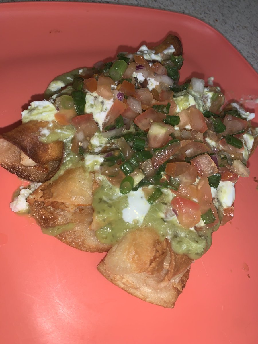 My first attempt at making flautas, what y’all think? Would you bite it 🥹