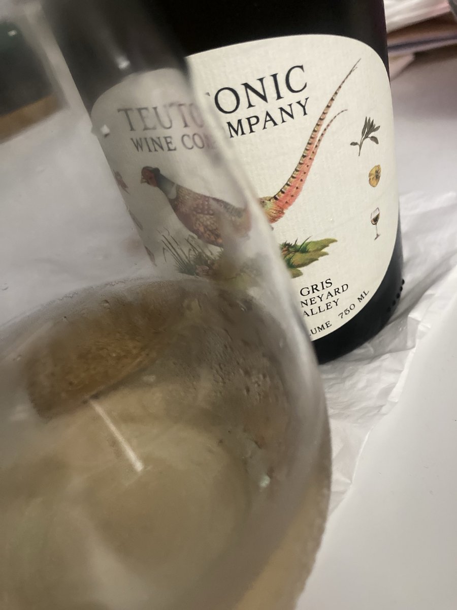 Great it is not but,it is a tasty Oregonian #PinotGris by #TeutonicWineCompany,the 23,lite color,simple but attractive aroma of honeysuckle,mint & roasted pear,medium body,nice texture,w/grassy & nectarine flavors,perhaps best enjoyed as an aperitif,definitely worth a try,not bad