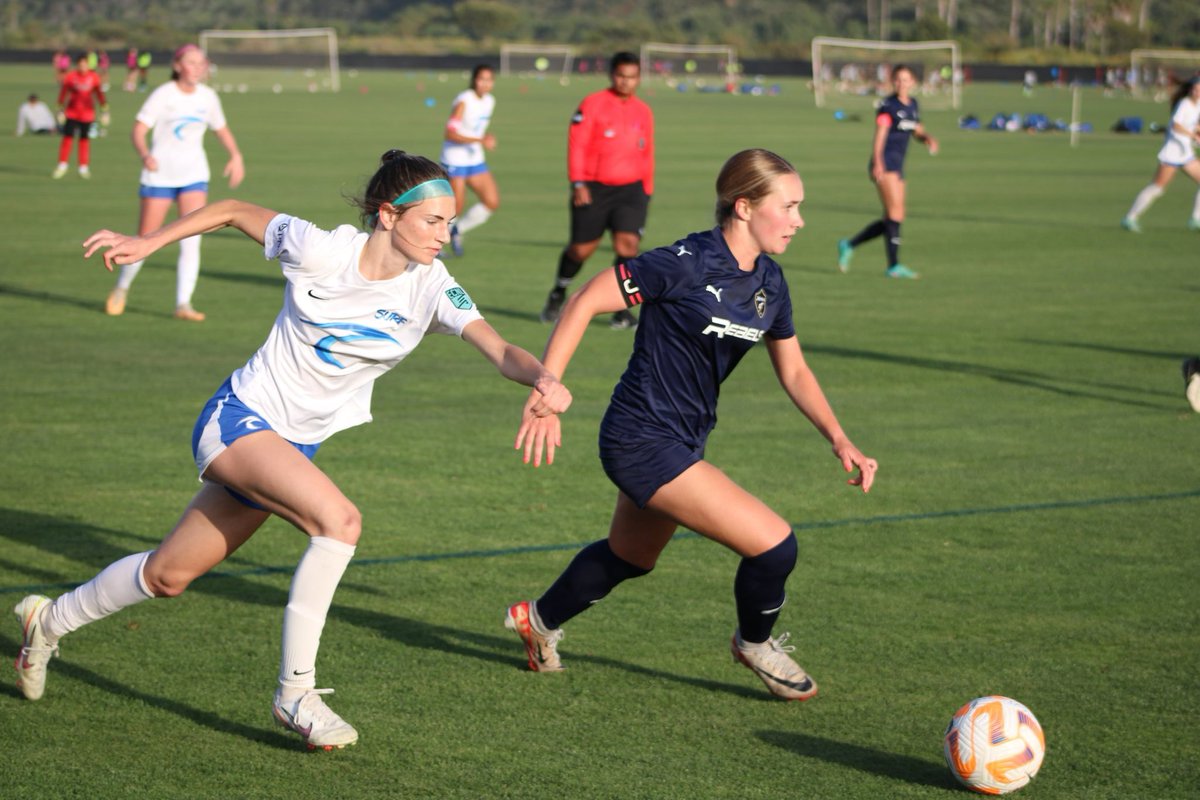 KeiraBaranski's tweet photo. Didn’t win tonight but always fun to play this team @RebelsSDSoccer @ECNLgirls, 2 more league games then playoffs in Seattle
#someday #webattled #soccer #ecnlgirls #sonoran #southwest https://t.co/MXi5eV2vWy