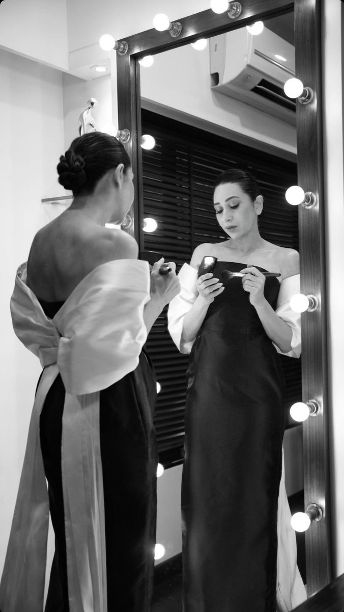 Mirror, mirror on the wall... 🪞

#KarismaKapoor drops a beautiful black and white pic.