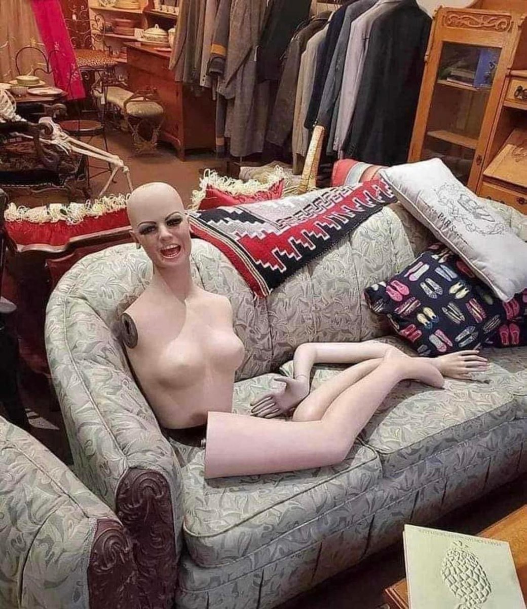 ShxtPostCentral's tweet image. “Pull yourself together, you can’t be acting like this right now”

Me: