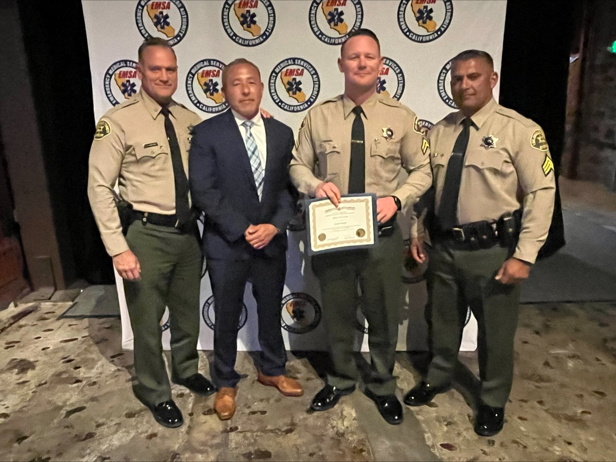 #LASD Air Rescue 5's Crew Receives California State Medal of Valor Award @SEBLASD 

Congratulations to their crew for receiving this prestigious honor!

local.nixle.com/alert/10963961/