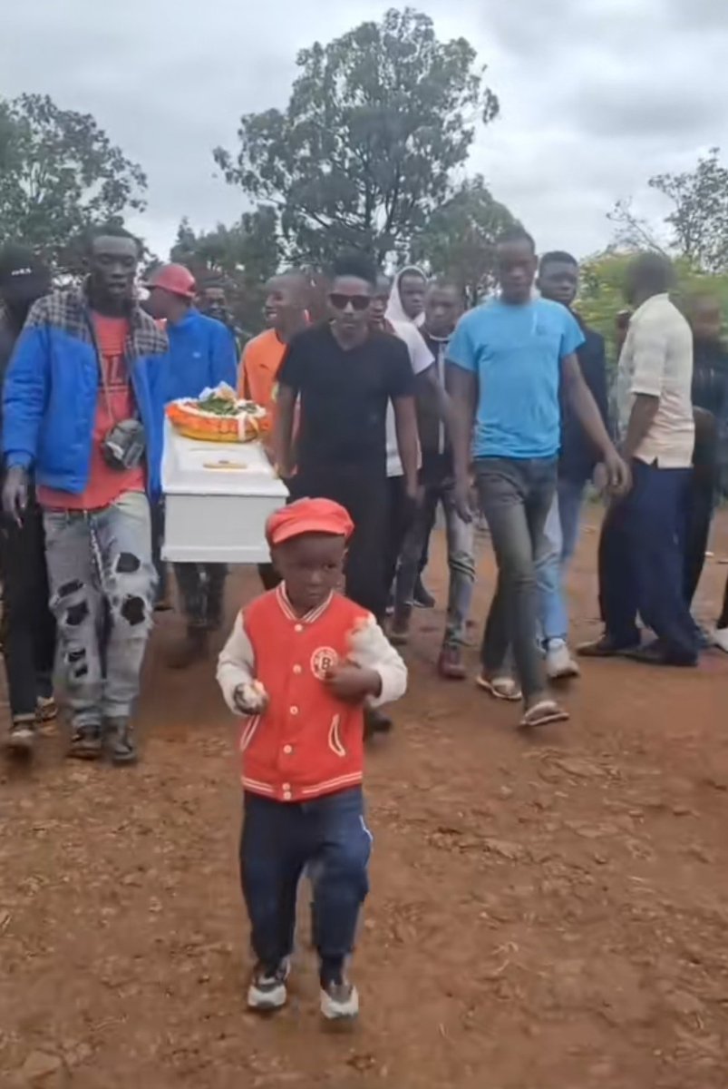 The boy walking in front of the casket is Emmanuel, he was Joseph's (the deceased) best friend. They were together when the demolitions brought the walls and crashed his friend. Joseph was laid to rest Yesterday in Langata by the help of Team Sisi Kwa Sisi. Watch😞👇