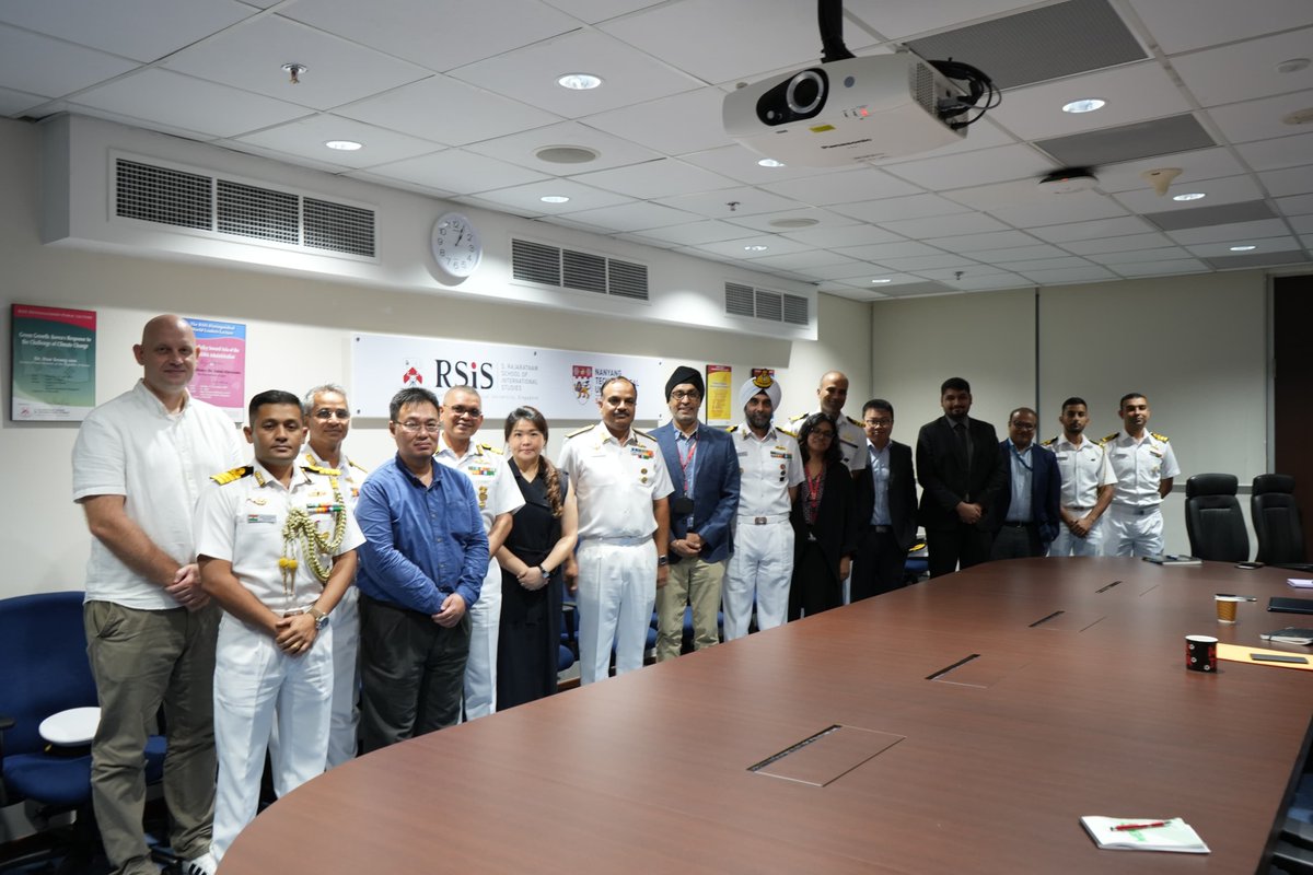 R Adm Rajesh Dhankhar, #FOCEF visited the RSIS in Singapore, engaging in discussions with the academia. The wide ranging discussions explored the fast changing #maritime & geo-strategic landscape of the #IndoPacific. FOCEF emphasised on role of the #IndianNavy in furthering…