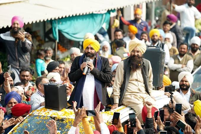 Punjab Chief Minister Sardar Bhagwant Singh Mann will campaign for Aam Aadmi Party Candidates on 11th May. He'll hold Two Huge Roadshows in East Delhi for @KuldeepKumarAAP & in South Delhi for @SahiramPahalwan.