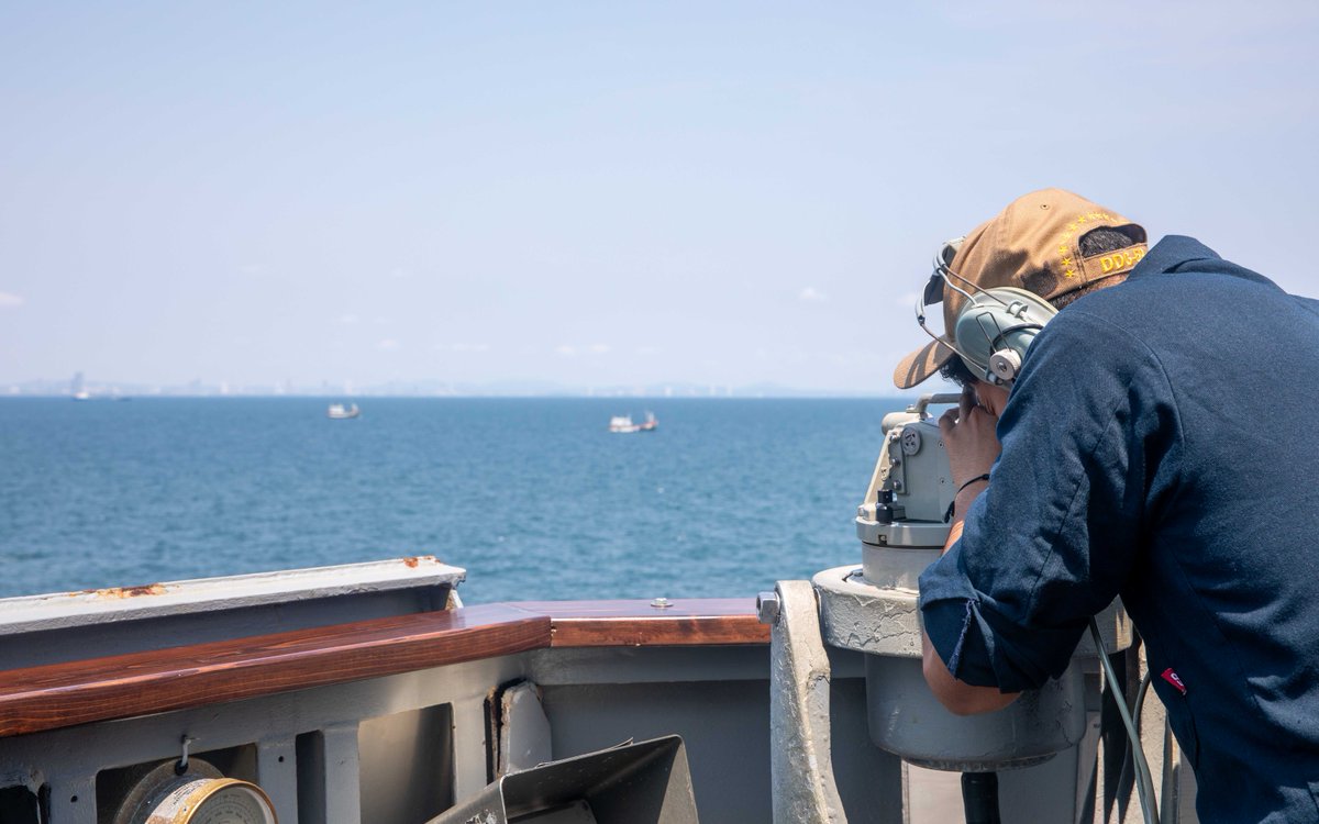 Sailors conduct routine operations aboard the Arleigh Burke-class guided-missile destroyer USS Russell (DDG 59) while in the U.S. 7th Fleet area of operation in support of a free and open Indo-Pacific. #USNavy | #ForgedByTheSea