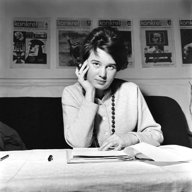 #taldiacomavui de 1976 Ulrike Meinhof, periodista, militant comunista i fundadora de la Rote Armee Fraktion, apareixia morta a la seva cel·la de la presó de Stemmheim.

La versió oficial va apuntar al suïcidi, però posteriors investigacions indiquen que Meinhof fou assassinada.