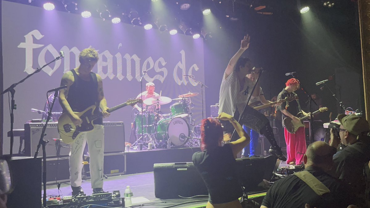 3rixival_'s tweet photo. Glad to have seen an amazing band. Thank you @fontainesdublin 💚🩷 https://t.co/c7pQZ9T8sz