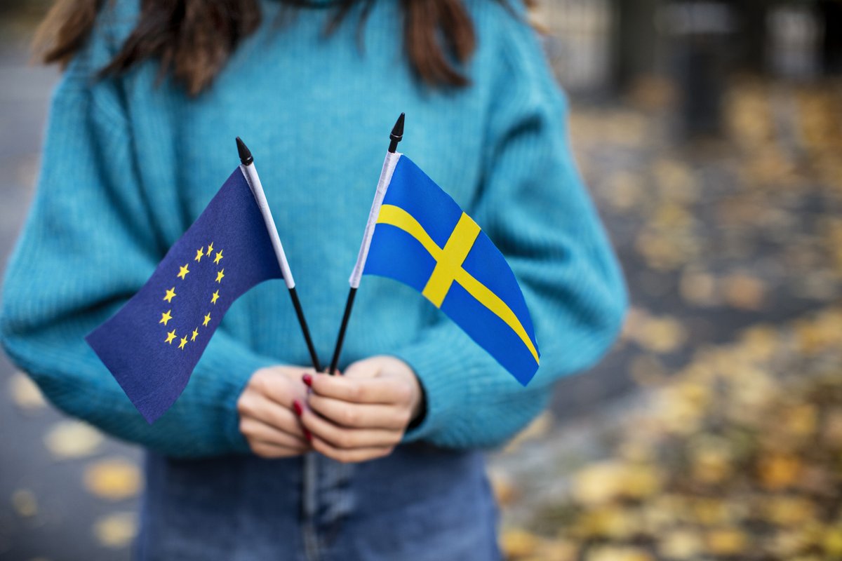 United in diversity and 70 years of solidarity and community – today we celebrate Europe Day. The EU and Sweden are working for a green, digital, competitive and secure Europe. #EuropeDay