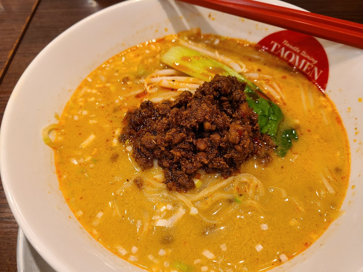 本日は三宮の道麺　旧居留地店で担々麺。
ミニペケちゃんでの朝の通勤時はくるぶしが寒かった。。。
#GSXS125