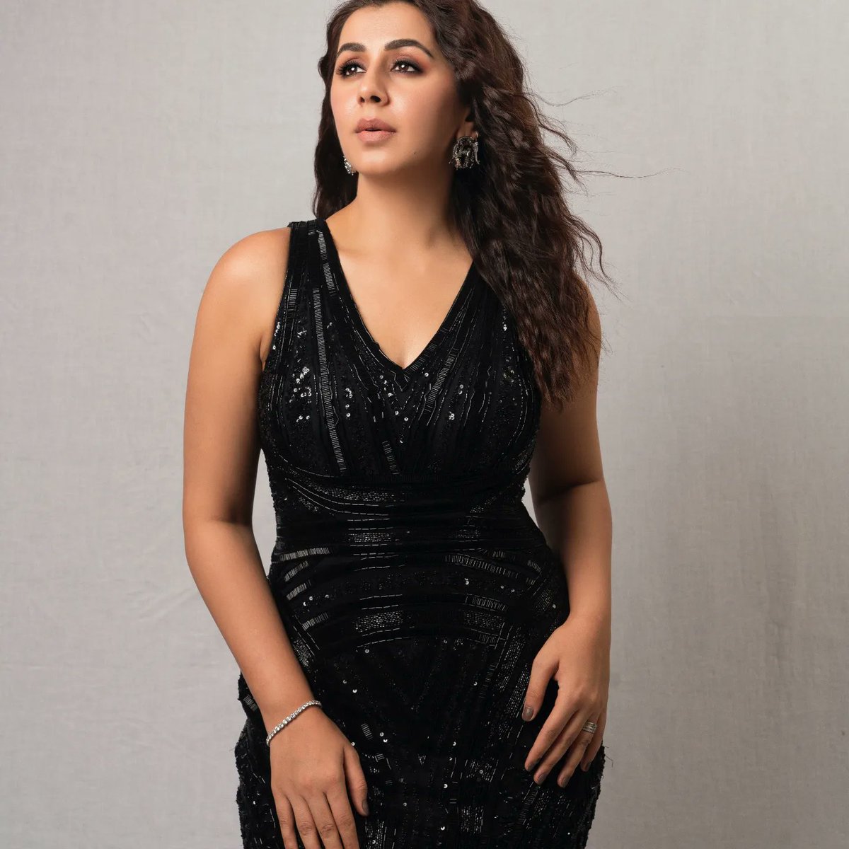 Gorgeous and infinitely stylish! 🖤 Check out these latest photoshoot pictures of #NikkiiGalraniPinisetty 📸 @nikkigalrani @RIAZtheboss @V4umedia_