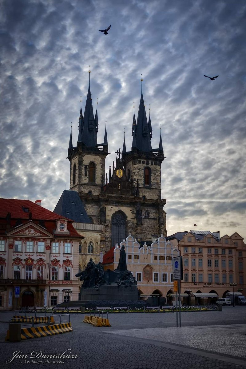 Jednou ráno na Staromáku objektivem Jana Dancshazi #cfoto #Prague #Czechia