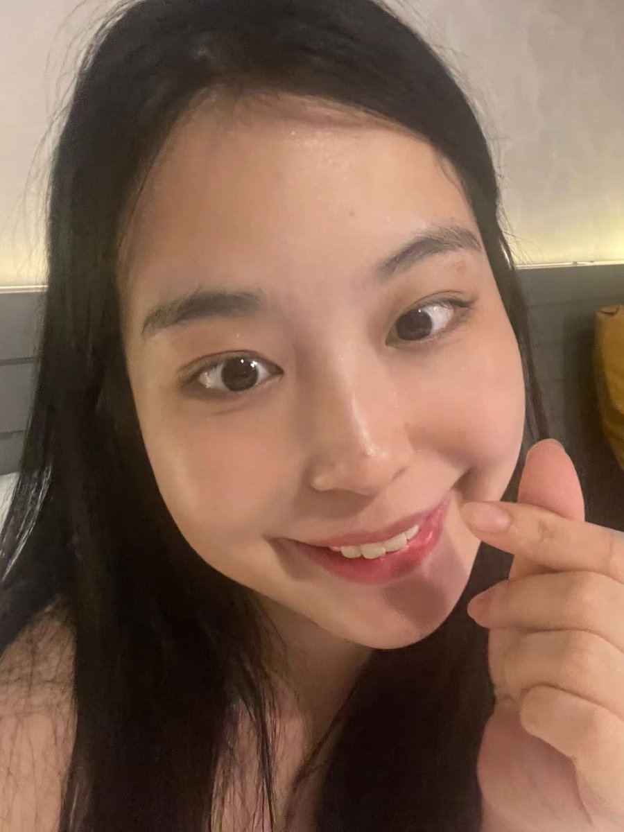 Elizabeth2049_'s tweet photo. 比个心开启美好的一天！
为什么这么喜欢这个行业呢？因为大家都会为故事买单而不是实际落地的产品。 https://t.co/pEaZoFrFF6